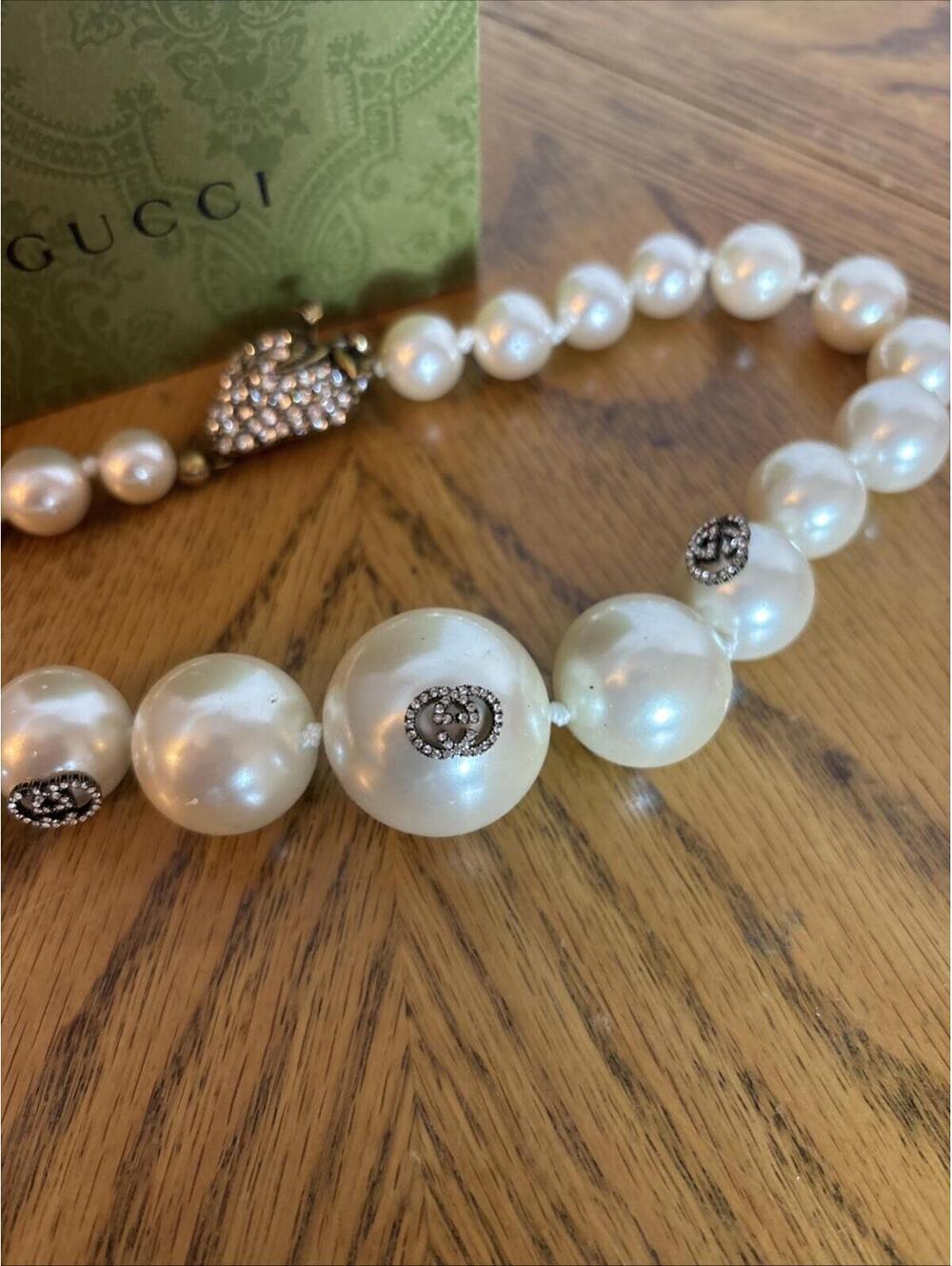 Gucci Pearl GG Logo Necklace with Crystal Strawberry Clasp, New W/Defects, J92 - Picture 8 of 10